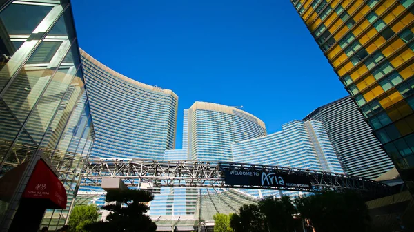 Las Vegas, Nv / Usa - 17 Eylül 2018: Las Vegas Kristaller Şehir Merkezi Perakende Bölgesi. Şehir Merkezi, Amerikan tarihindeki en büyük özel sermayeli otel ve kumarhane kompleksi.