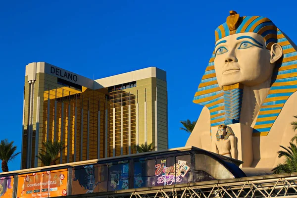 Las Vegas Usa Sept 2018 Estatua Esfinge Mandalay Bay Tranvía — Foto de Stock