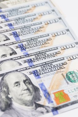 Para Amerikan doları banknotları, 100 dolarlık banknotlar yakın çekim, yüzlerce Amerikan doları, nakit para. Başkan 'ın Portresi.