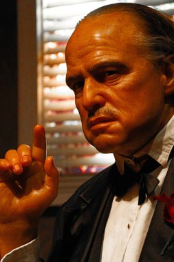 Los Angeles, Ca - 28 Ekim 2013: Marlon Brando 'nun Baba Don Vito Corleone rolündeki mumu, Marlon Brando' nun balmumu figürü - Madame Tussauds Hollywood.