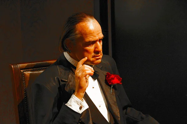 Los Angeles, Ca - 28 Ekim 2013: Marlon Brando 'nun Baba Don Vito Corleone rolündeki mumu, Marlon Brando' nun balmumu figürü - Madame Tussauds Hollywood.
