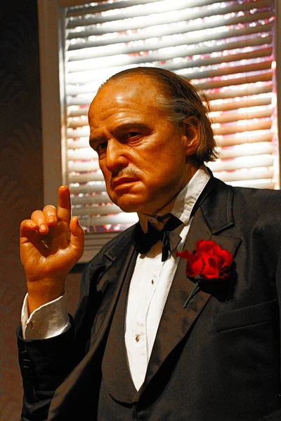 Los Angeles, Ca - 28 Ekim 2013: Marlon Brando 'nun Baba Don Vito Corleone rolündeki mumu, Marlon Brando' nun balmumu figürü - Madame Tussauds Hollywood.