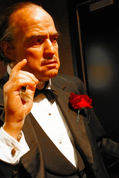 Los Angeles, Ca - 28 Ekim 2013: Marlon Brando 'nun Baba Don Vito Corleone rolündeki mumu, Marlon Brando' nun balmumu figürü - Madame Tussauds Hollywood.