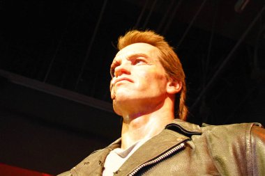 Los Angeles, Ca - 28 Ekim 2013: Arnold Schwarzenegger balmumu figürü - Madame Tussauds Hollywood.