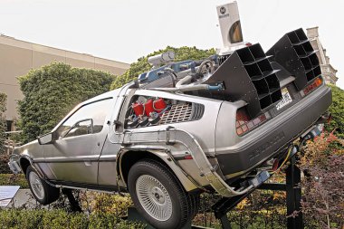 Osaka, Japonya - 12 Şubat 2016: Ready Player One filmini kullanın. De Lorean 'ın 