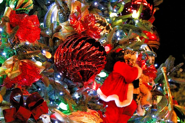 Christmas Tree Colorful Ornaments Christmas Show — Stock Photo, Image