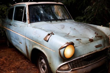 Harry Potter filmlerinde kullanılan Ford Anglia