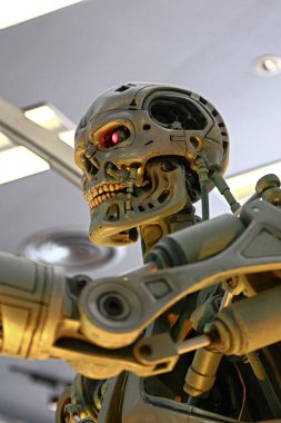 Osaka, Japonya - 21 Mart 2016: Japonya, Osaka, Japonya 'daki Universal Stüdyoları' nın en ünlü gösterilerinden biri olan Terminatör 3d 'nin T-800 Sonu iskeletinin fotoğrafı. 