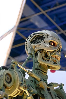 Osaka, Japonya - 21 Mart 2016: Japonya, Osaka, Japonya 'daki Universal Stüdyoları' nın en ünlü gösterilerinden biri olan Terminatör 3d 'nin T-800 Sonu iskeletinin fotoğrafı. 