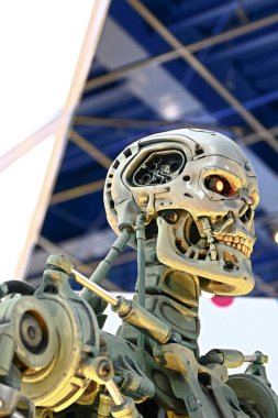 Osaka, Japonya - 21 Mart 2016: Japonya, Osaka, Japonya 'daki Universal Stüdyoları' nın en ünlü gösterilerinden biri olan Terminatör 3d 'nin T-800 Sonu iskeletinin fotoğrafı. 