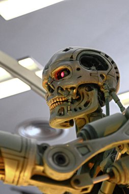 Osaka, Japonya - 21 Mart 2016: Japonya, Osaka, Japonya 'daki Universal Stüdyoları' nın en ünlü gösterilerinden biri olan Terminatör 3d 'nin T-800 Sonu iskeletinin fotoğrafı. 