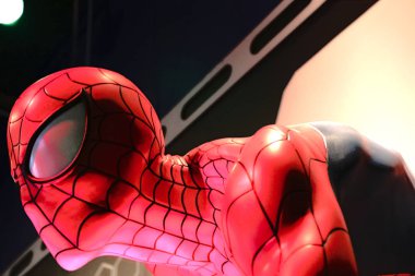 Las Vegas, Usa - 10 Ekim 2017 Las Vegas 'taki Madame Tussauds müzesindeki Örümcek Adam Heykeli' ni kapatın..