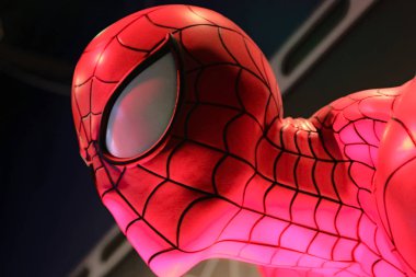 Las Vegas, Usa - 10 Ekim 2017 Las Vegas 'taki Madame Tussauds müzesindeki Örümcek Adam Heykeli' ni kapatın..