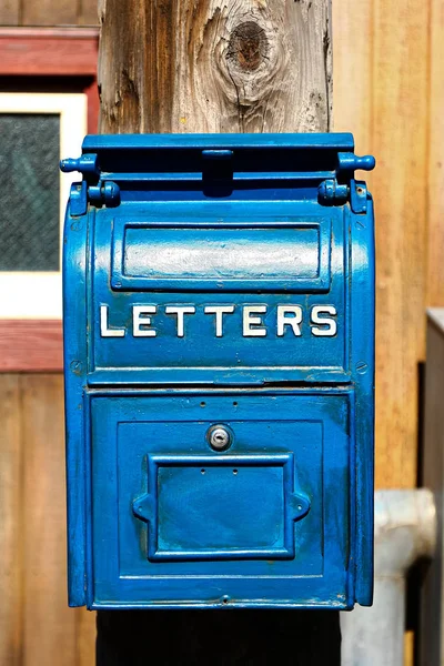 Παραδοσιακό Παλιό Μπλε Γραμματοκιβώτιο Επιστολή Ταχυδρομείου Παραδοσιακό Παλιό Μπλε Γραμματοκιβώτιο — Φωτογραφία Αρχείου