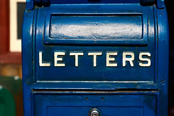 Παραδοσιακό Παλιό Μπλε Γραμματοκιβώτιο Επιστολή Ταχυδρομείου Παραδοσιακό Παλιό Μπλε Γραμματοκιβώτιο — Φωτογραφία Αρχείου