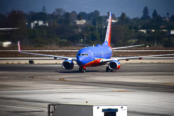 2018年9月19日 洛杉矶 一架西南航空客机在洛杉矶国际机场着陆 西南航空每年载客1 3亿人次 — 图库照片