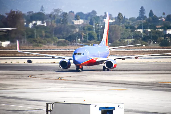 2018年9月19日 洛杉矶 一架西南航空客机在洛杉矶国际机场着陆 西南航空每年载客1 3亿人次 — 图库照片