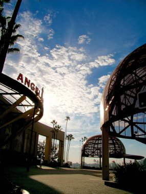 Anaheim, CA / Los Angeles. 29 Ekim 2016, Anaheim, CA 'da bir beyzbol takımı olan Angel Stadyumu' nun ana girişi..