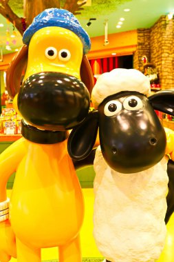 Osaka, JAPONYA - Ekim 01, 2016: Shaun 'dan Bitzer ve Shaun figürü.
