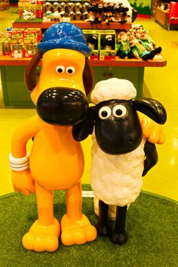 Osaka, JAPONYA - Ekim 01, 2016: Shaun 'dan Bitzer ve Shaun figürü.