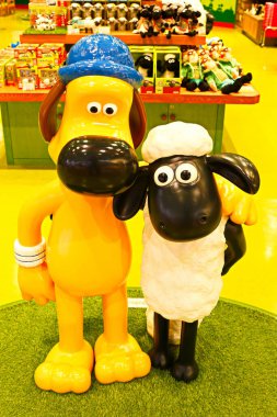Osaka, JAPONYA - Ekim 01, 2016: Shaun 'dan Bitzer ve Shaun figürü.