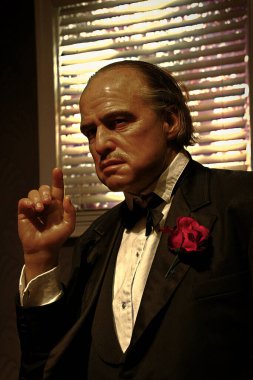 LOS ANGELES, CA - 28 Ekim 2013: Marlon Brando Balmumu figürü - Madame Tussauds Hollywood.Marlon Brando 'nun Baba Don Vito Corleone rolündeki heykeli 