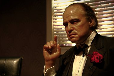 LOS ANGELES, CA - 28 Ekim 2013: Marlon Brando Balmumu figürü - Madame Tussauds Hollywood.Marlon Brando 'nun Baba Don Vito Corleone rolündeki heykeli 