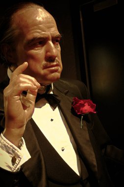 LOS ANGELES, CA - 28 Ekim 2013: Marlon Brando Balmumu figürü - Madame Tussauds Hollywood.Marlon Brando 'nun Baba Don Vito Corleone rolündeki heykeli 