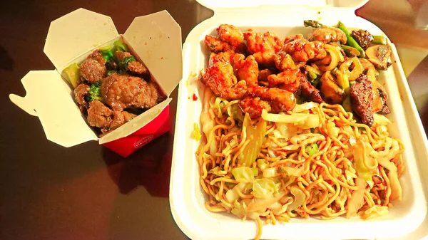 Spicy Chinese Take Out Food Friend Riz Poulet Emporter Isolation — Photo