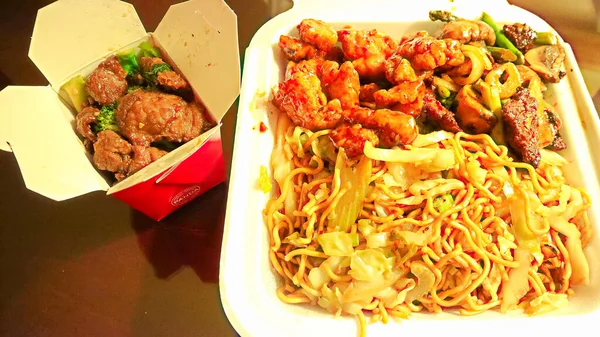 Spicy Chinese Take Out Food Friend Riz Poulet Emporter Isolation — Photo