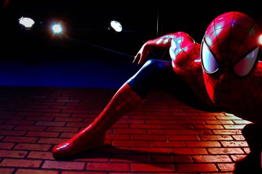 LAS VEGAS, ABD - 25 Ekim 2018: Las Vegas 'taki Madame Tussauds müzesindeki Örümcek Adam Heykeli' ni kapatın..