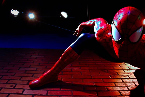 LAS VEGAS, ABD - 25 Ekim 2018: Las Vegas 'taki Madame Tussauds müzesindeki Örümcek Adam Heykeli' ni kapatın..
