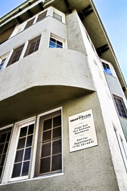 Venice, CA / USA - 29 Ekim 2013: Bu Jim Morrison 'ın 1965 yazında yaşadığı bina. Arkadaşı Dennis Jacob' ın dairesinde yemek yedi ve geceleri çatıda uyudu..