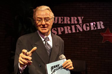 LAS VEGAS, NV / USA - Kasım 05, 2011: Las Vegas, Nevada 'daki Madame Tussauds balmumu müzesinde Jerry Springer' ın bir balmumu çalışması.