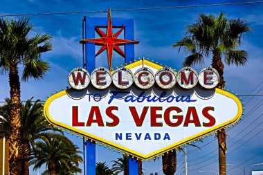 Güneşli bir günde Muhteşem Las Vegas tabelasına hoş geldiniz. Las Vegas 'ın kalbinde 