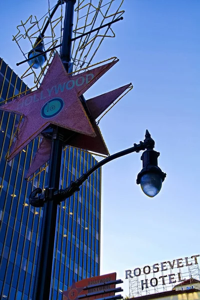 Pohled Neonovou Značku Tvaru Hvězdy Hollywood Boulevard Los Angeles — Stock fotografie