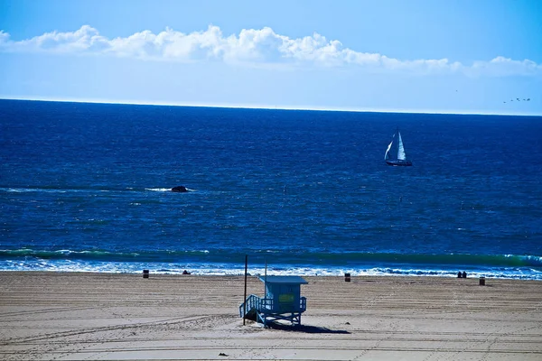 Život Zachraňující Kůlna Čelí Moře Pláži Santa Monica — Stock fotografie