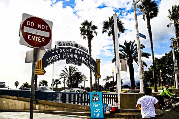 Los Angeles Usa Oct 2015 Welcoming Arch Santa Monica California — стоковое фото