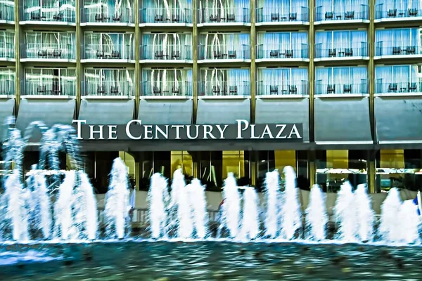 美国加利福尼亚州洛杉矶 2010年11月23日 世纪广场酒店位于世纪城改造世纪广场的揭幕处的喷泉和入口景观 — 图库照片