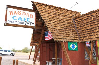 Bağdat, Kaliforniya, ABD - 29 Ekim 2015: Mojave Çölü 'ndeki 66 no' lu karayolu boyunca uzanan Bağdat Kafe, 1987 Alman filminin aynı adı altında gösterime girmesiyle ünlü oldu..