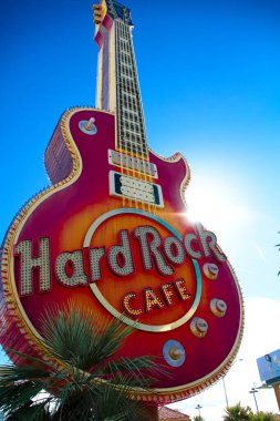 Las Vegas, ABD - 2009 Ekim 2016: Hard Rock Hotel Las Vegas, ABD 'deki Hard Rock Cafe restoranının Iconic tabelası. Hard Rock Cafe temalı restoranlar zinciri..