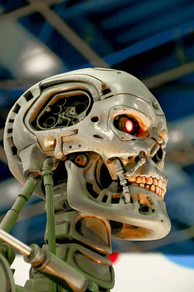 OSAKA, JAPONYA - 13 Nisan 2019: Terminatör 3D 'deki T-800 Uç iskeletinin fotoğrafı