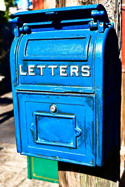 Antieke Blauwe Brievenbus Telegraaf Gemaakt Van Hout Vintage Metalen Brievenbus — Stockfoto