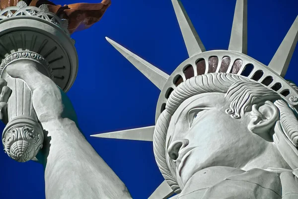 Die Freiheitsstatue Ist Eine Kolossale Kupferstatue Entworfen Von Auguste Bartholdi — Stockfoto