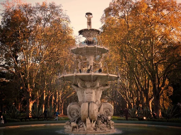 Fountain Propped People Middle Part Children Playing — Stock Photo, Image