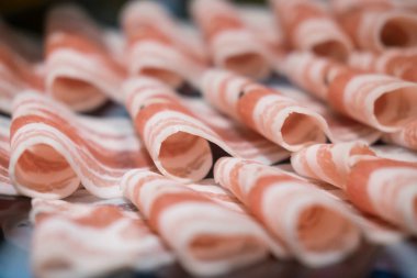 Taze domuz güveç için dilimlenmiş