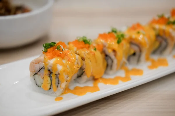 Sushi Salmón Rollo Salmón Plato Blanco — Foto de Stock