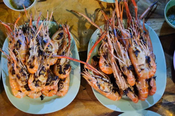 Crevettes Grillées Est Fruit Mer Très Délicieux Sur Table Bois — Photo