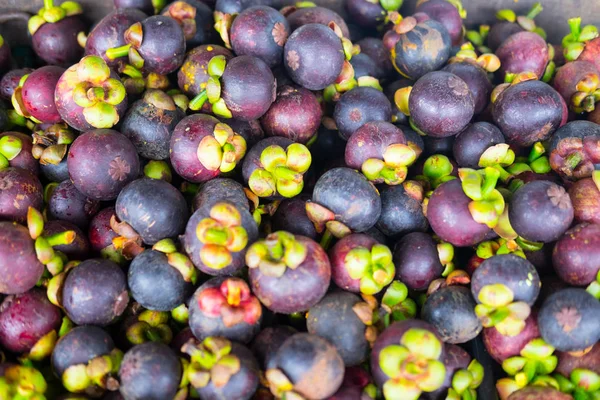 Mangosten meyve Tayland kraliçesi ve Asya meyve Tay street gıda ve meyve pazarı satın bir tatlı olabilir