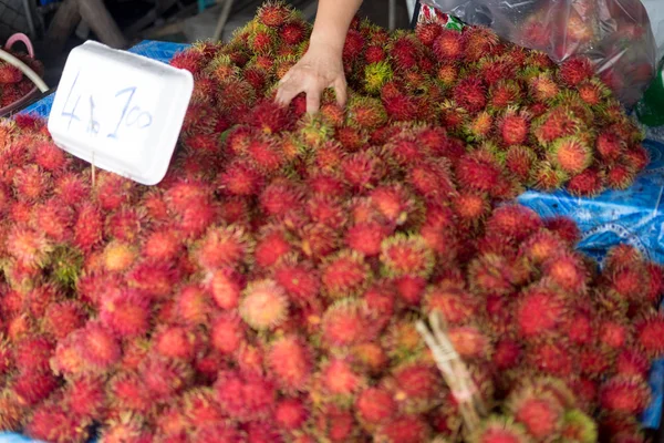 Rambutan Słodkie Owoce Pyszne Tajskie Owoce Rynku — Zdjęcie stockowe